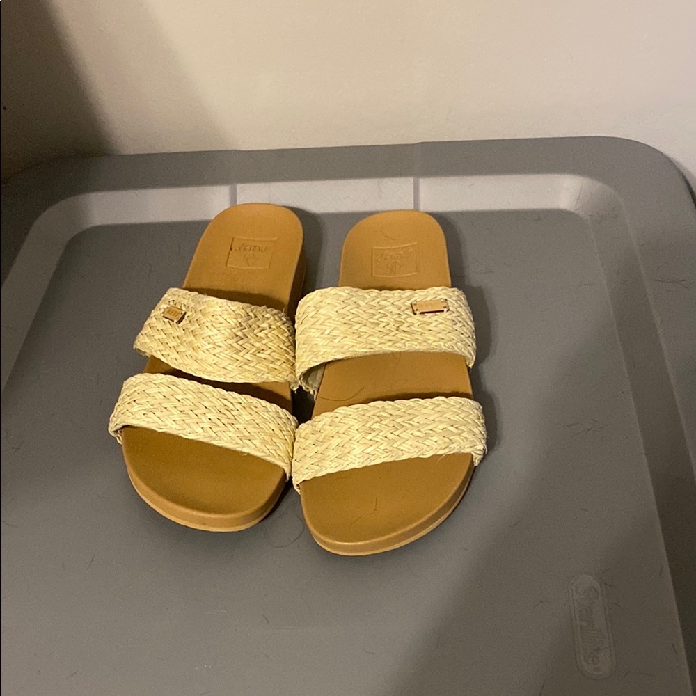 Reef Cream Sandals Sz. 7